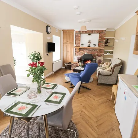 The Water's Edge * Cavetown