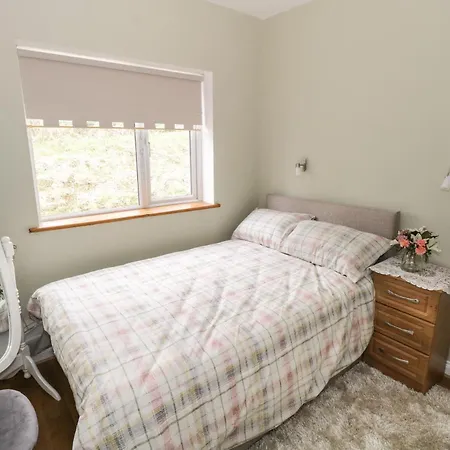 The Water's Edge * Cavetown