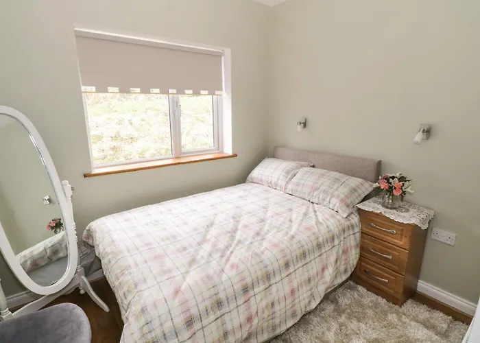 The Water's Edge * Cavetown